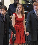 iheartwatson-harrypotter-deathlyhallows-set-20090420-076.jpg