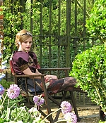 iheartwatson-photoshoot-2009-teenvogue-bts-002.jpg